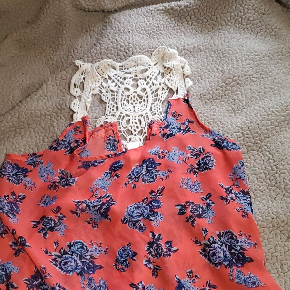 Sheer Floral Racetrack Top - Picture 3 of 4